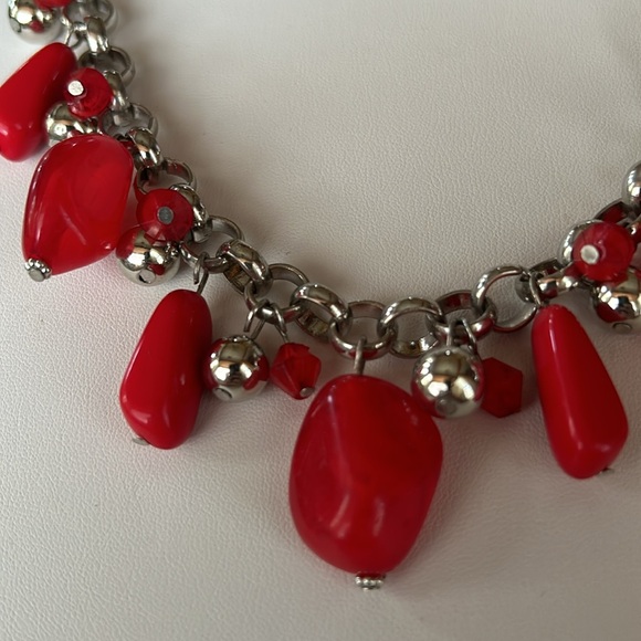 Red and silver short necklace - Picture 3 of 3